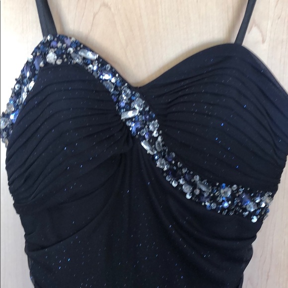 Dress - Picture 3 of 7